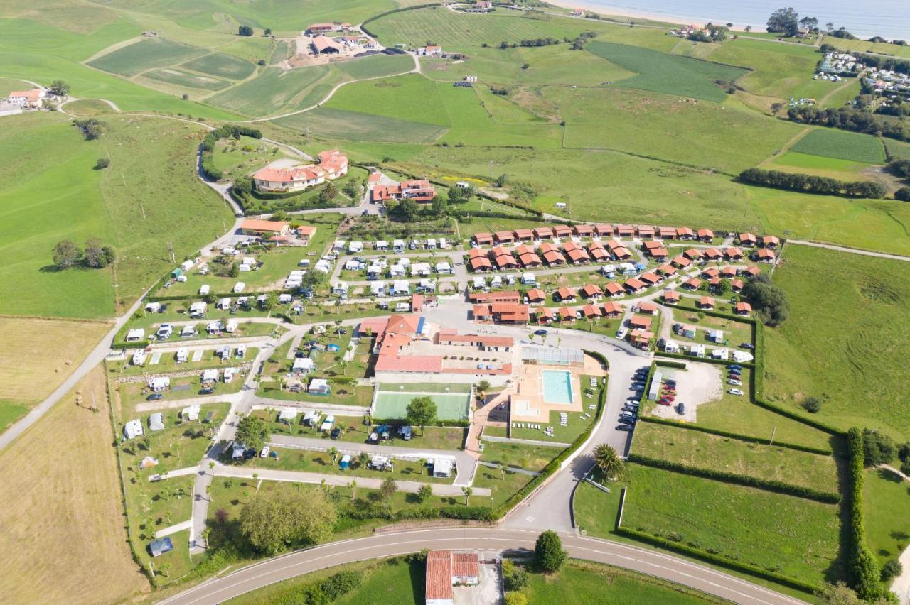 Bungalows Playa De Oyambre San Vicente De La Barquera Esterno foto