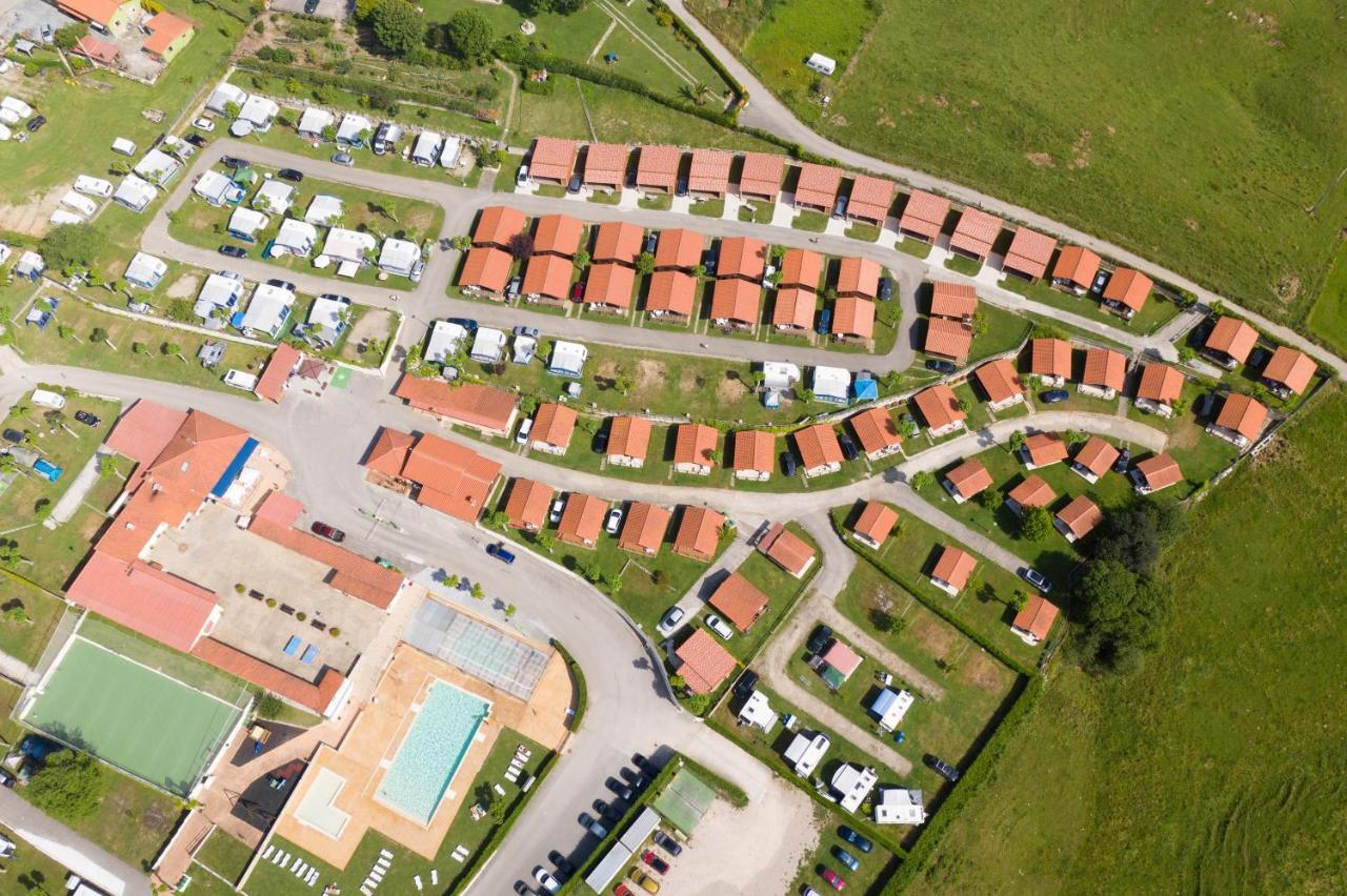 Bungalows Playa De Oyambre San Vicente De La Barquera Esterno foto