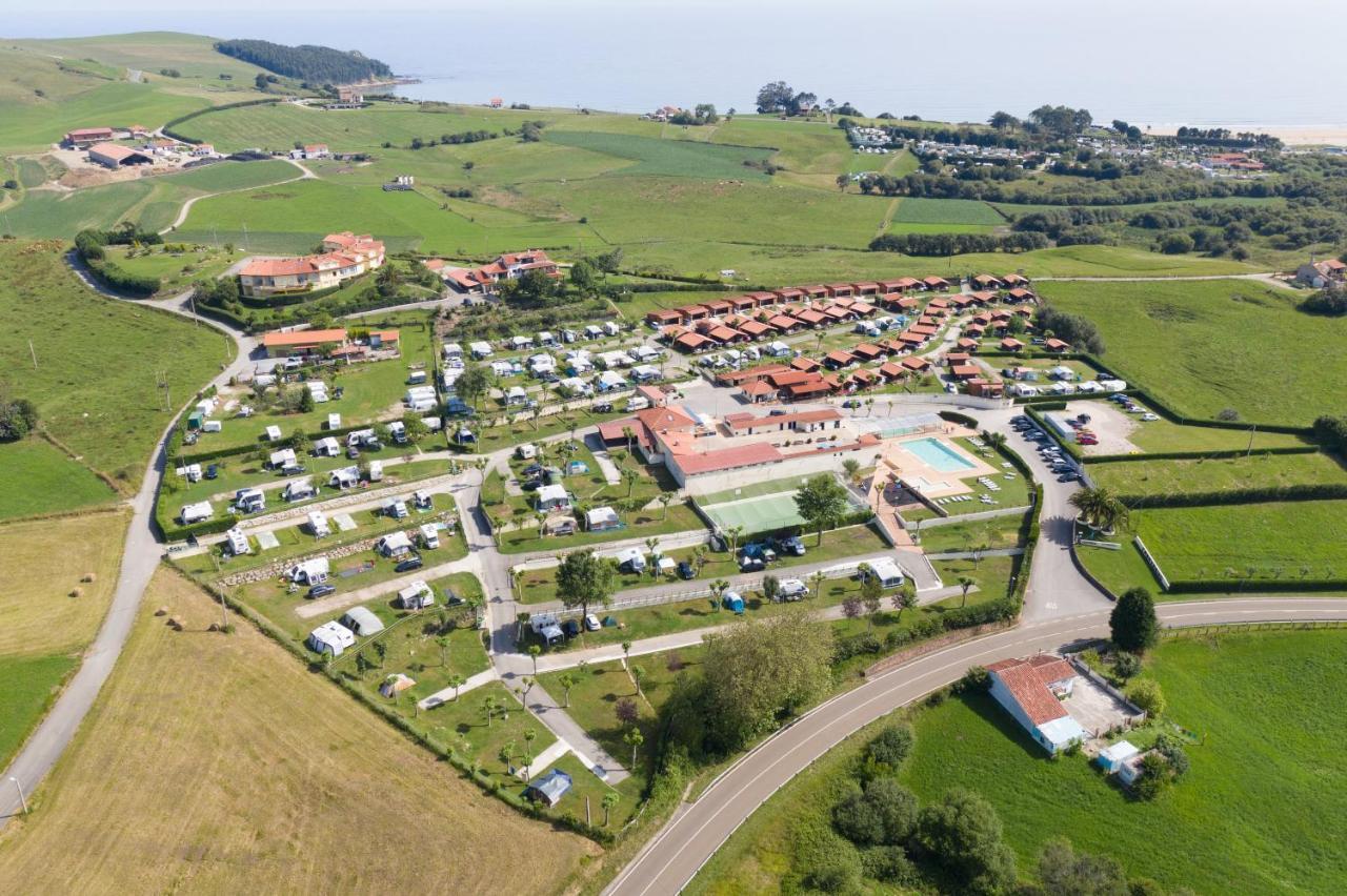 Bungalows Playa De Oyambre San Vicente De La Barquera Esterno foto